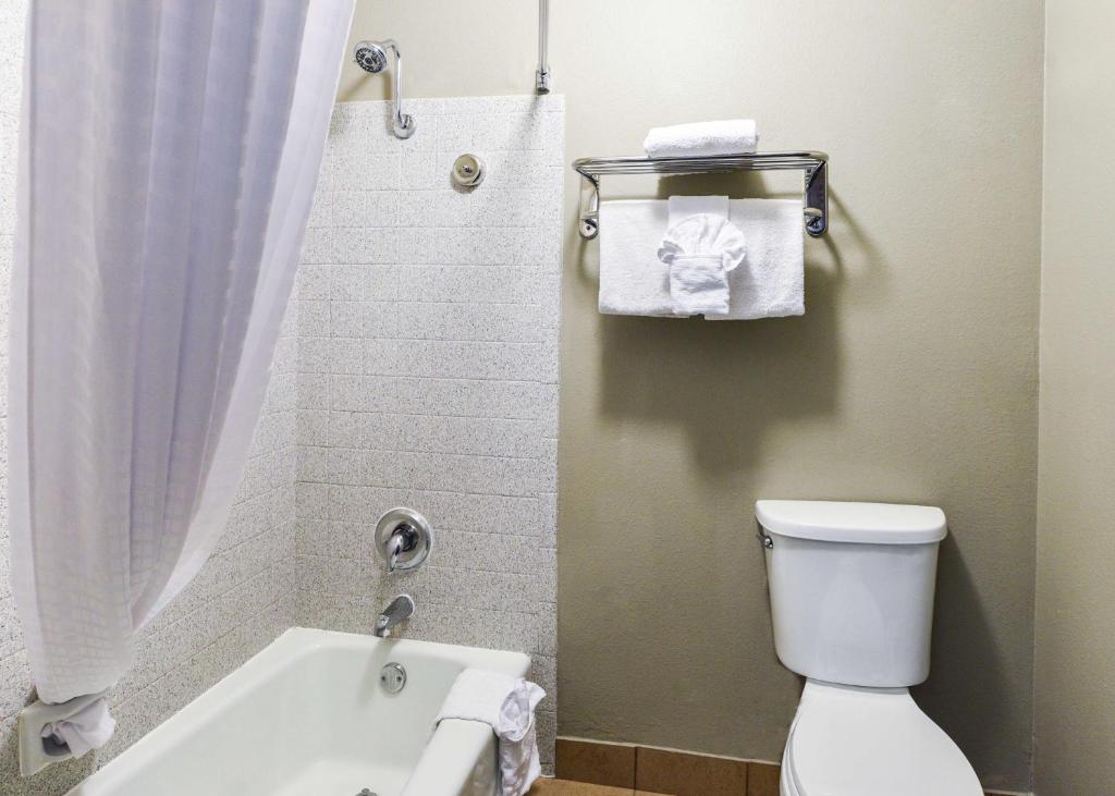 Queen Suite – Non-Smoking