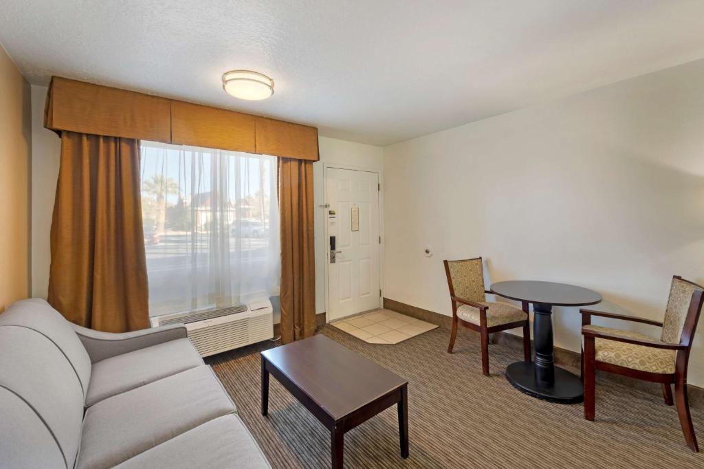 King Room – Non-Smoking