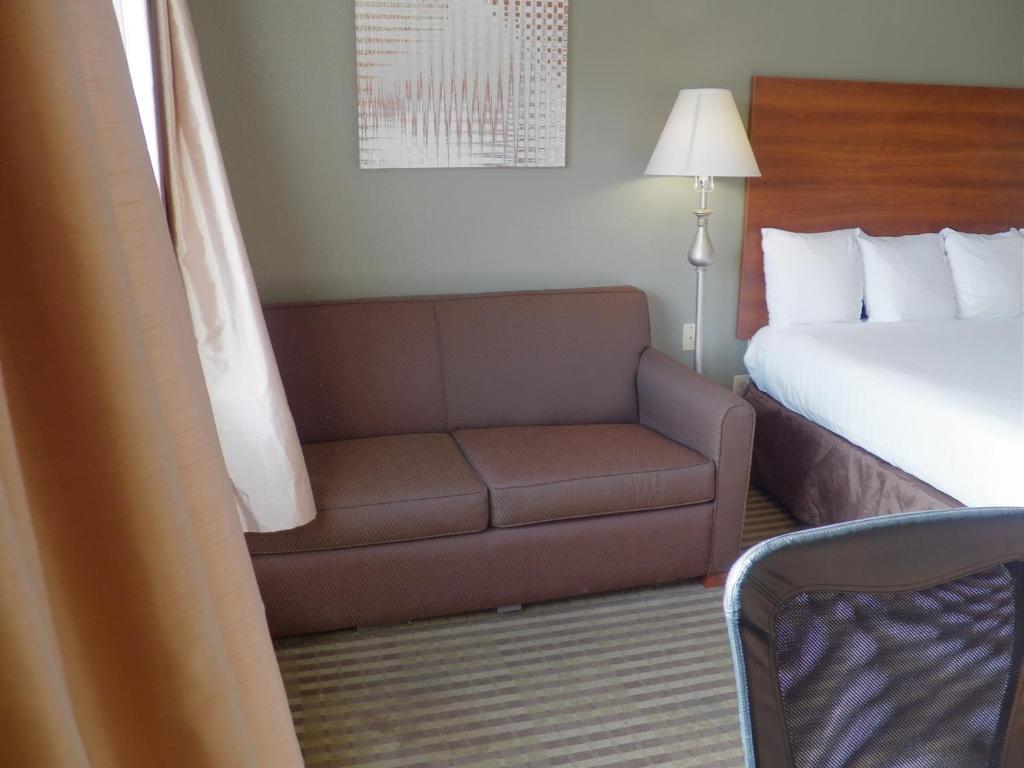 King Room with Sofa Bed – Smoking