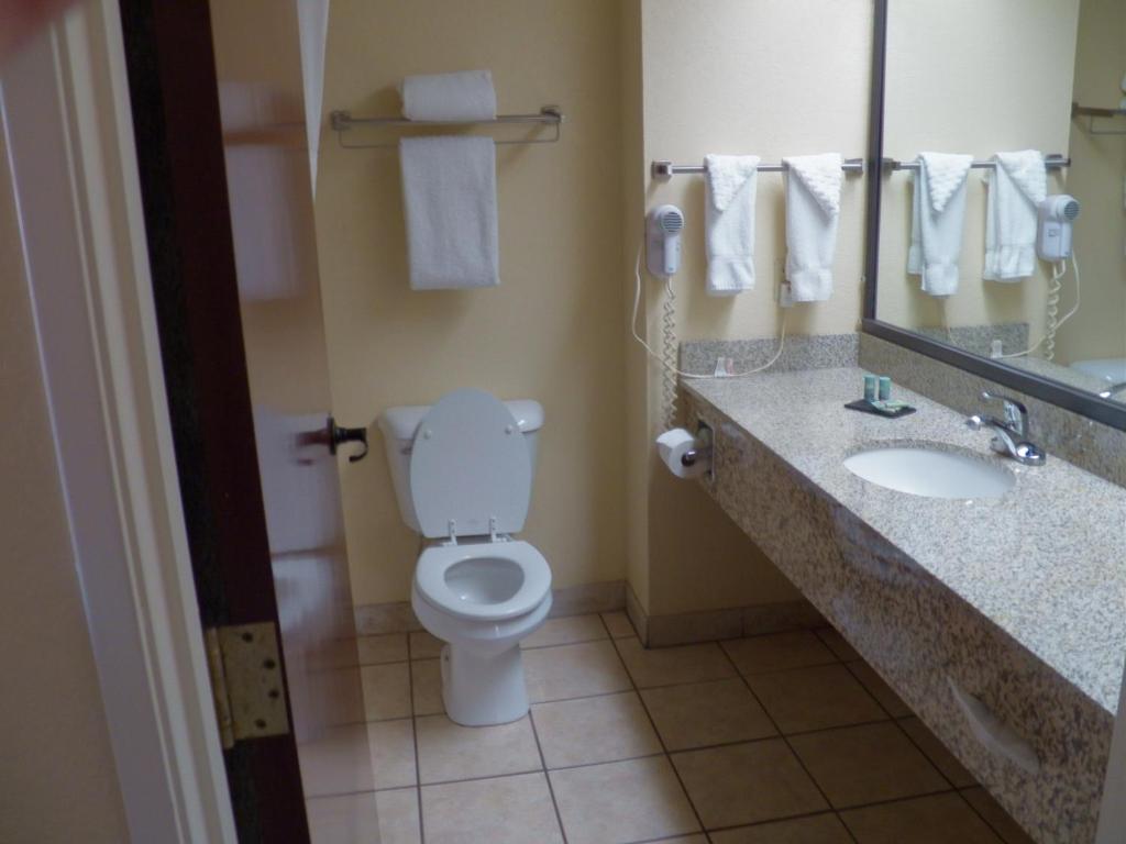 Queen Room with Two Queen Beds – Non-Smoking