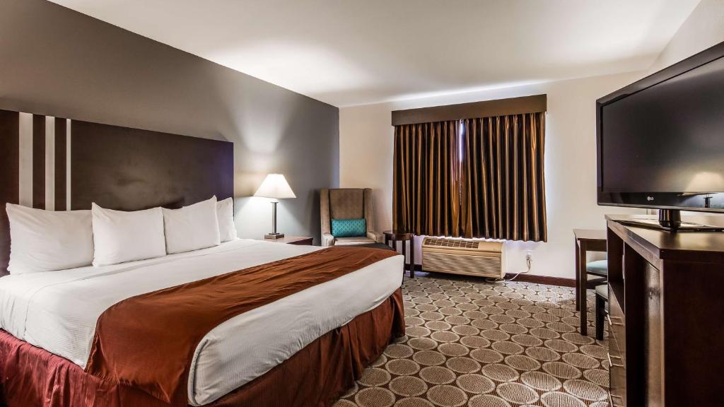 King Suite – Non-Smoking