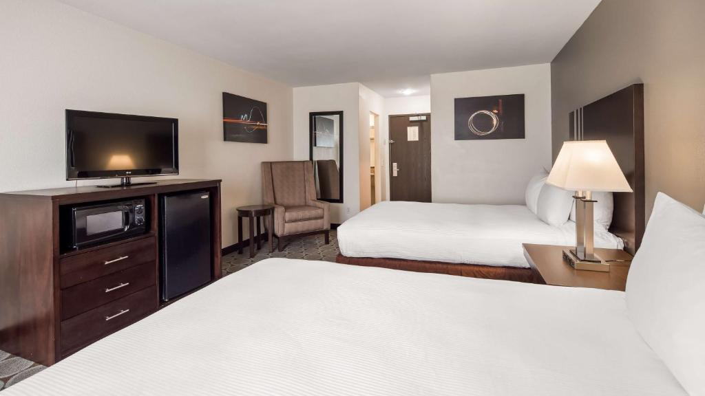 Queen Room with Two Queen Beds – Non-Smoking