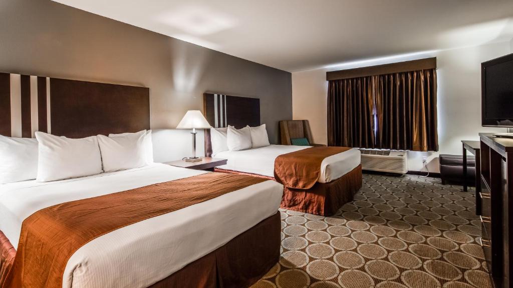 Queen Room with Two Queen Beds – Non-Smoking