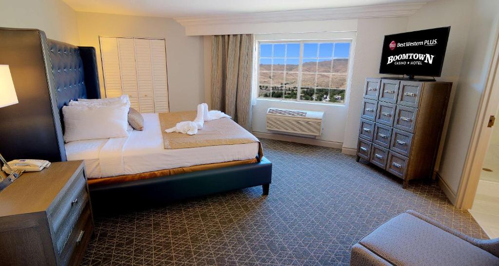 Queen Room with View – Smoking