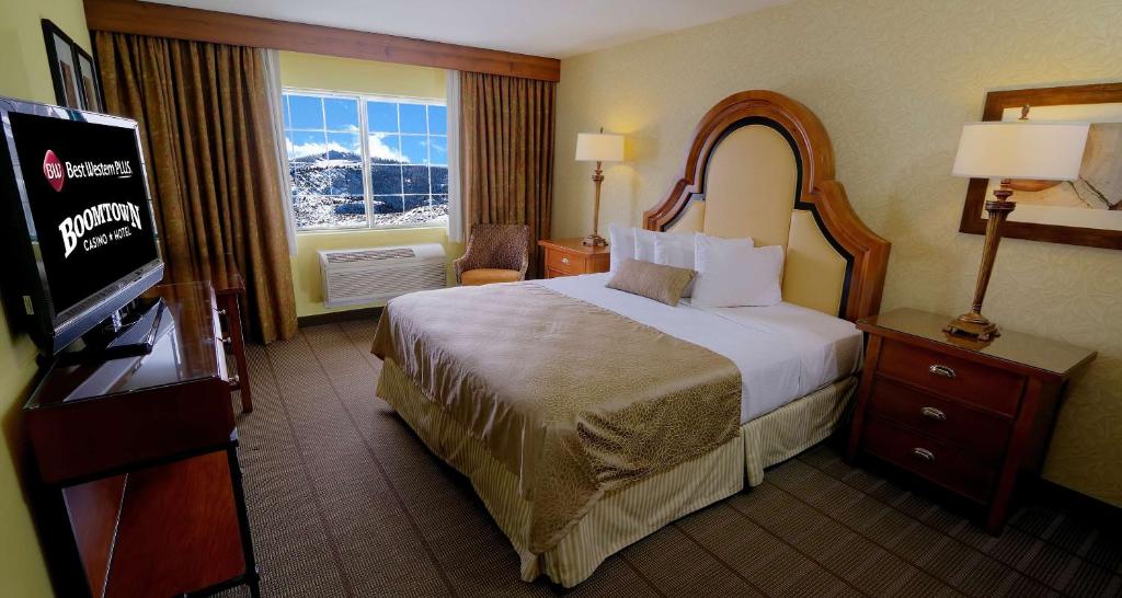 Standard King Room North Tower – Non-Smoking