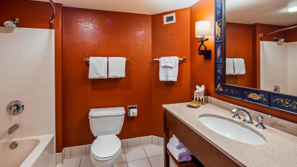 Standard King Room North Tower – Non-Smoking