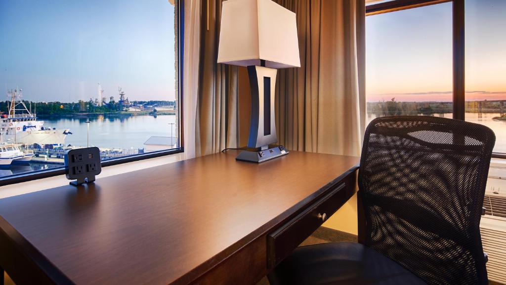 King Suite with Sofa Bed – Non-Smoking