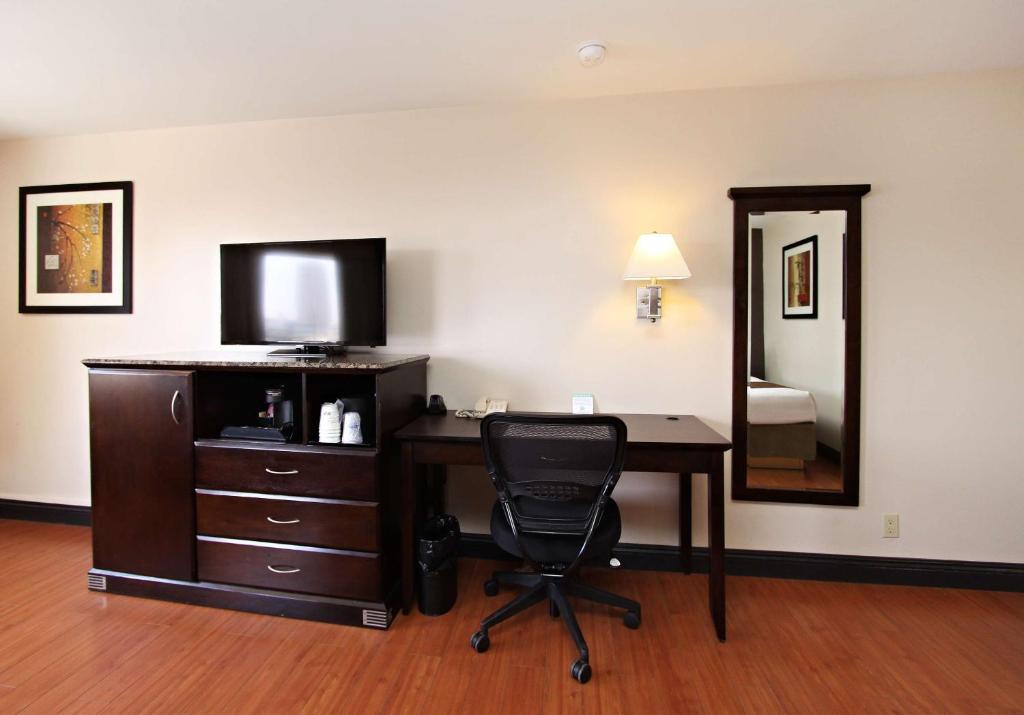 Quadruple Room with Two Double Beds – Non-Smoking