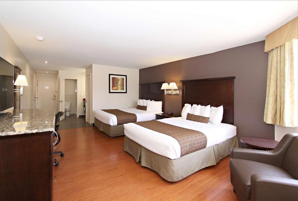 Quadruple Room with Two Double Beds – Non-Smoking