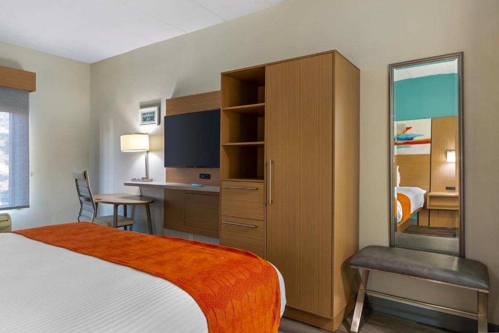 King Room with Sofa Bed – Non-Smoking