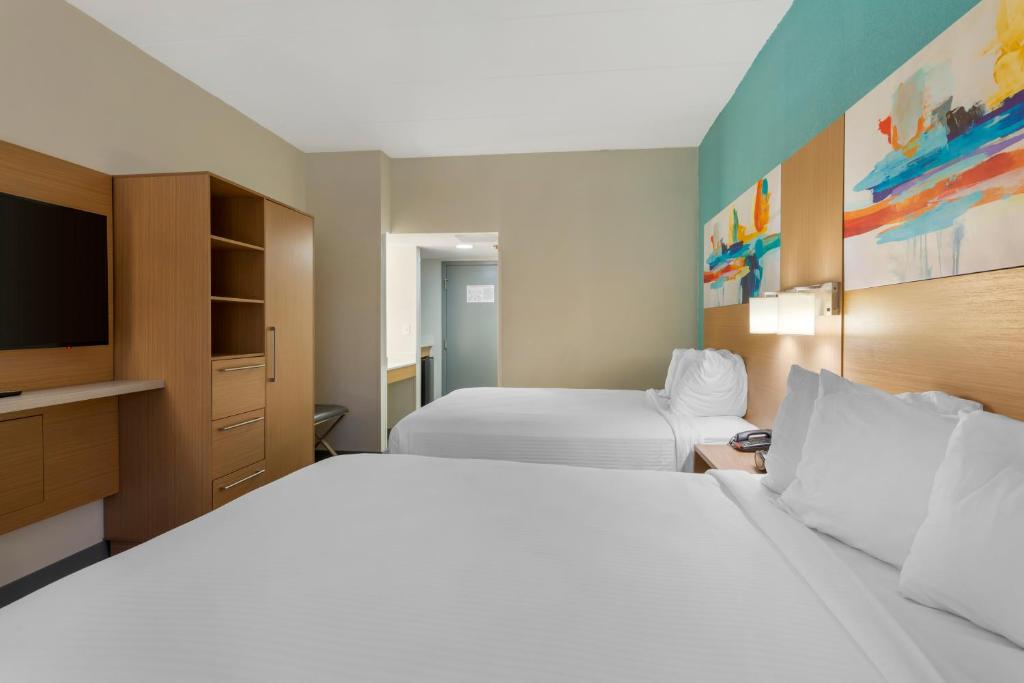 Queen Room with Two Queen Beds – Non-Smoking