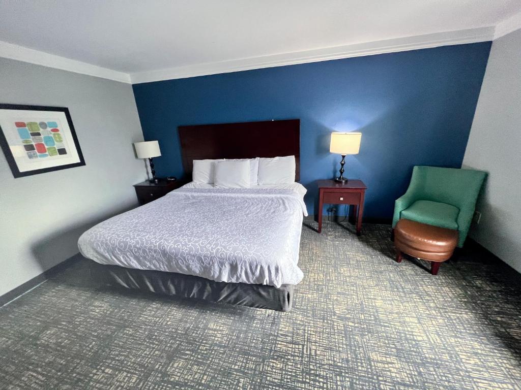 King Room with Sofa Bed and Kitchen – Non Smoking