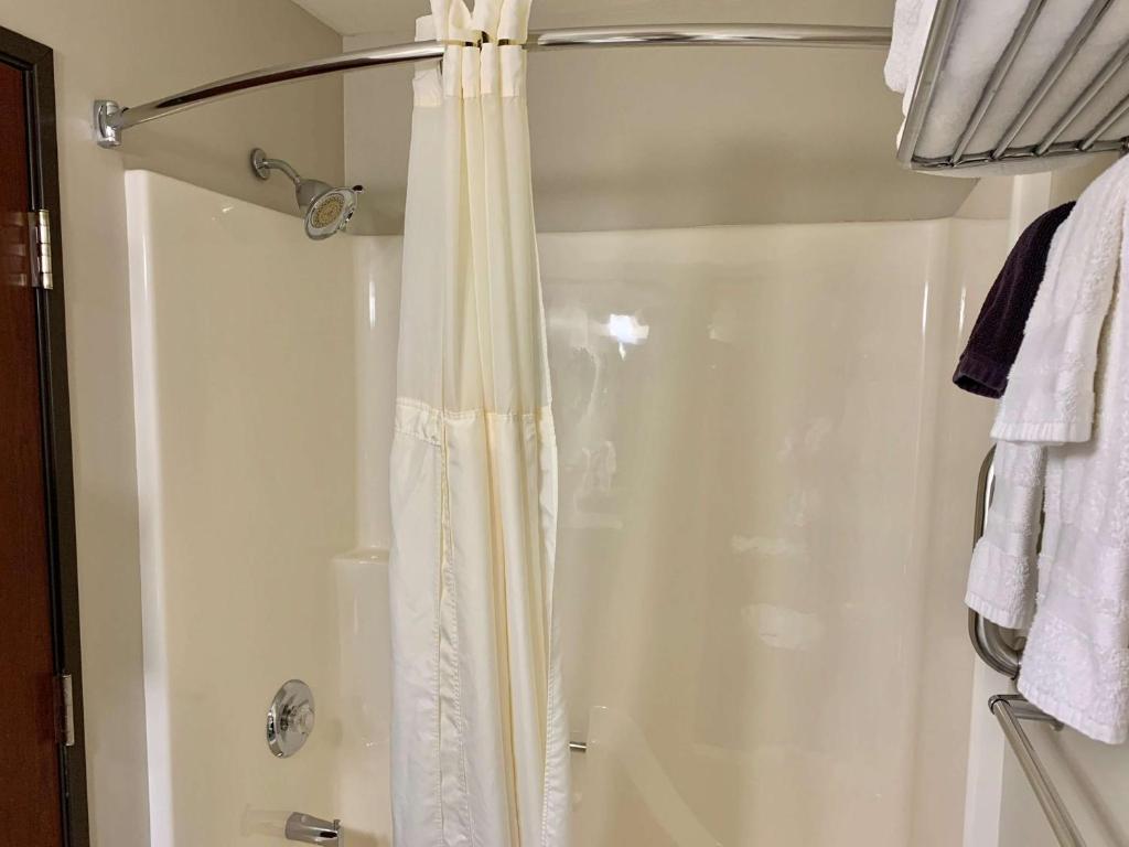 Queen Room with Two Queen Beds – Non-Smoking