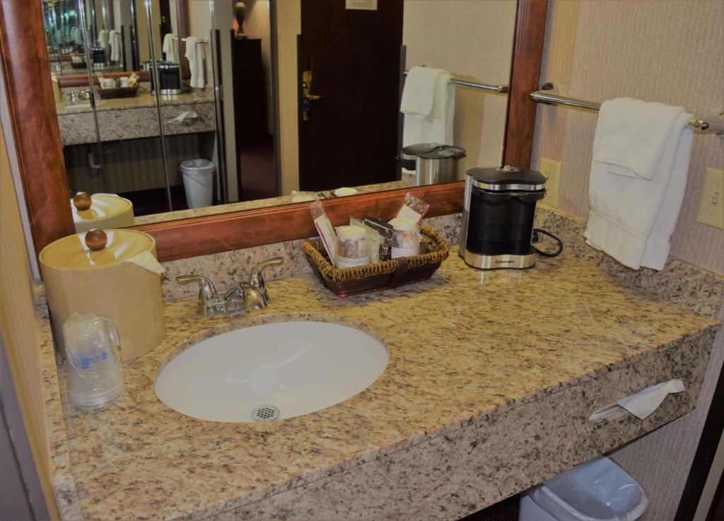 Queen Room with Two Queen Beds – Non-Smoking