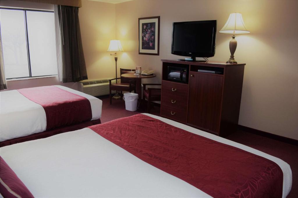 Queen Room with Two Queen Beds – Non-Smoking