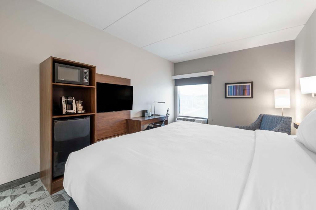 King Room with Mobility Accessible Tub