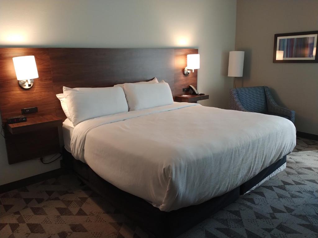 King Room with Mobility Accessible Tub