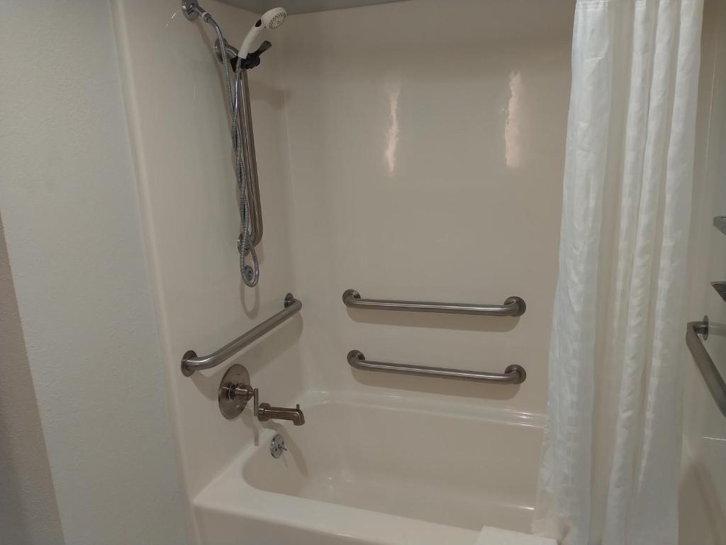 King Room with Mobility Accessible Tub