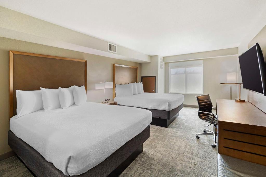 Queen Room with Two Queen Beds – Non-Smoking