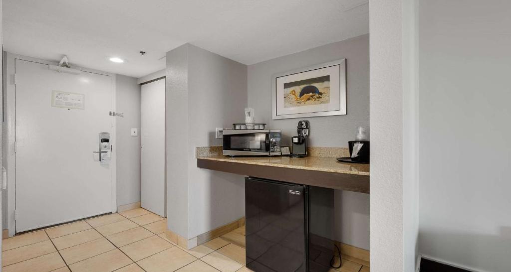 Queen Room with Two Queen Beds with Ocean View – Non Smoking