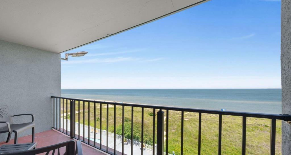 Queen Room with Two Queen Beds with Ocean View – Non Smoking