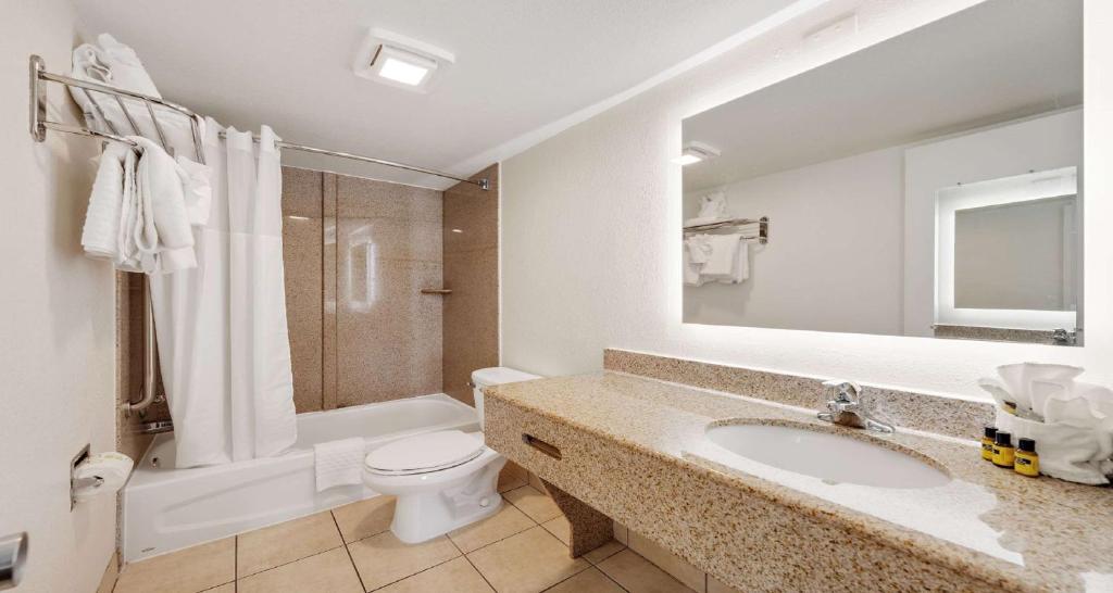 Queen Suite with Two Queen Beds – Non-SmokingPet Friendly Room