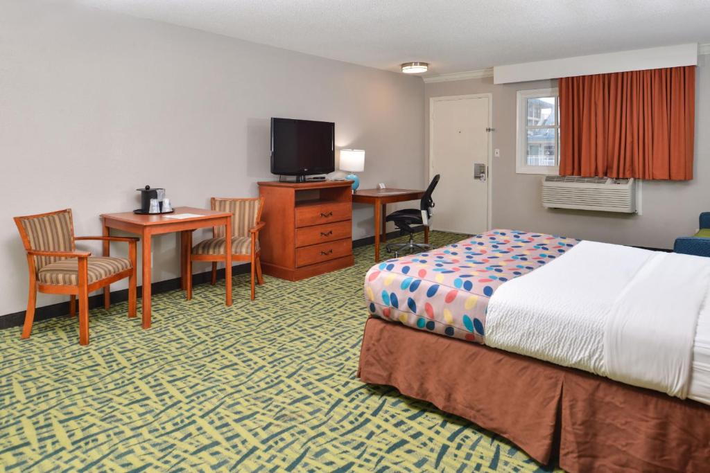 Queen Suite with Two Queen Beds – Non-SmokingPet Friendly Room