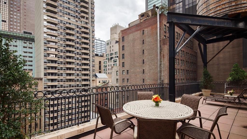 Penthouse Apartment with Queen Bed