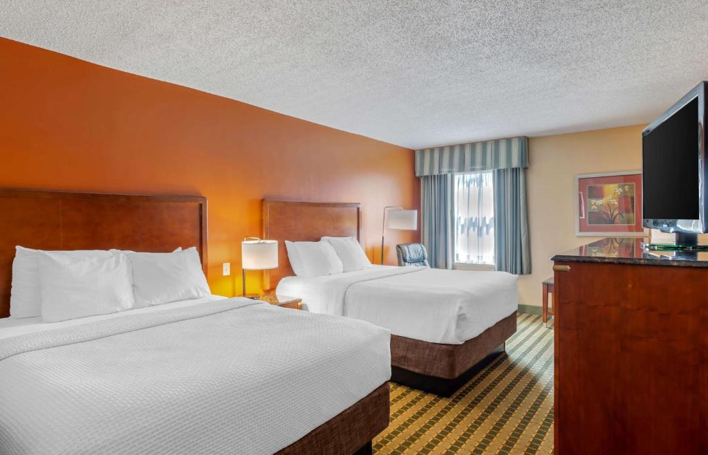 Queen Room with Two Queen Beds – Disability Access – Non Smoking