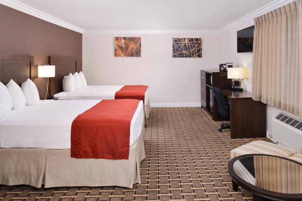 Deluxe Queen Room with Two Queen Beds – Non-Smoking