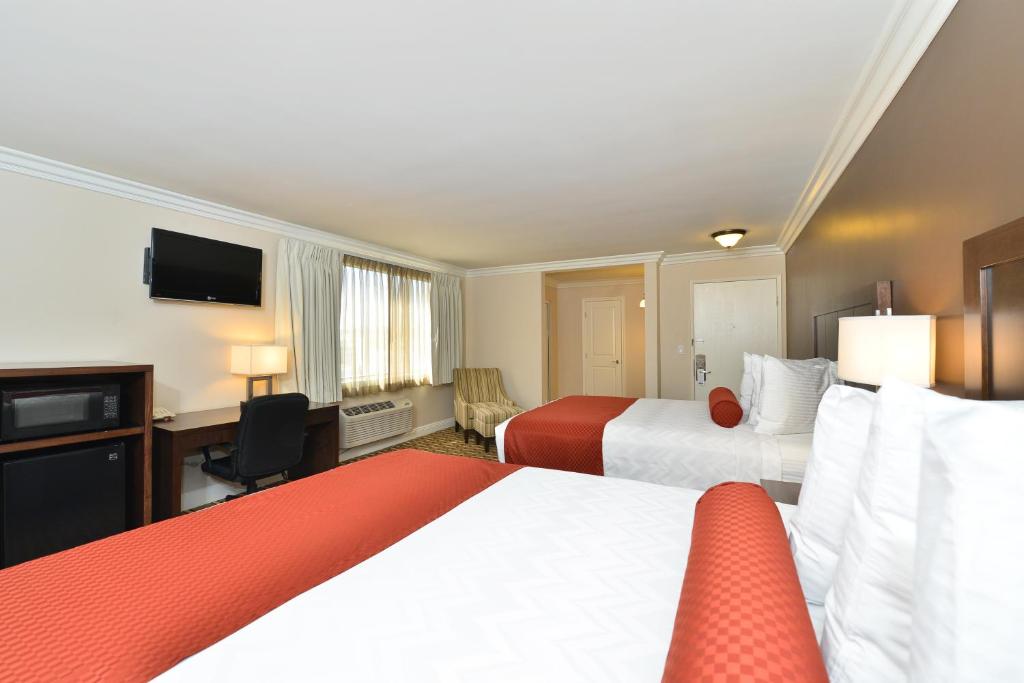 Deluxe Queen Room with Two Queen Beds – Non-Smoking