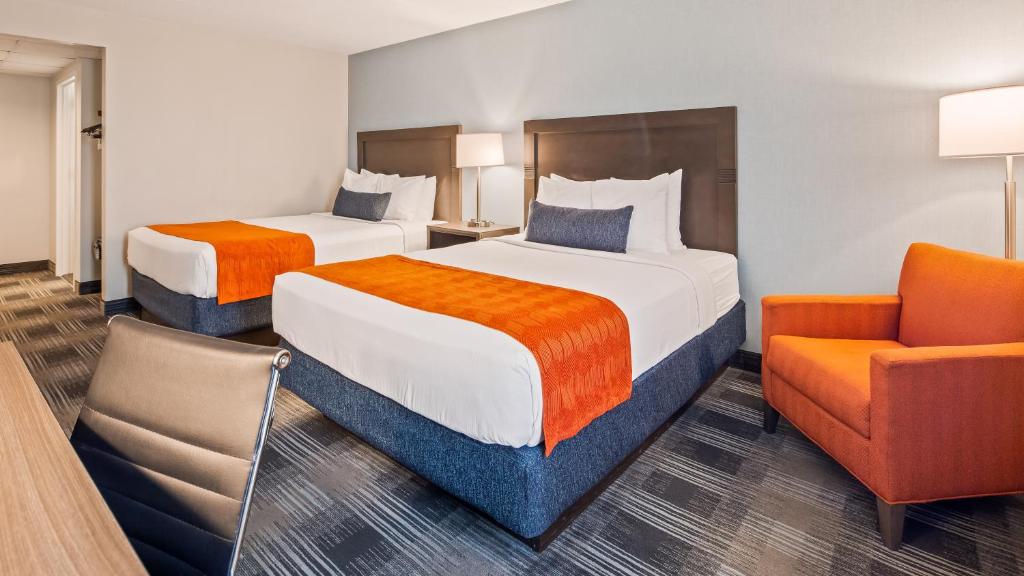 Queen Room with Two Queen Beds and Roll-In Shower- Mobility AccessNon-Smoking