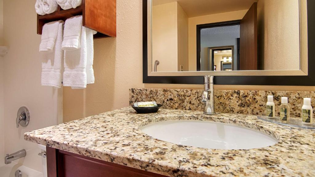 King Room with Pool View