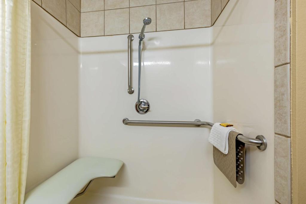 Queen Room with Two Queen Beds – Pet-FriendlyNon-Smoking