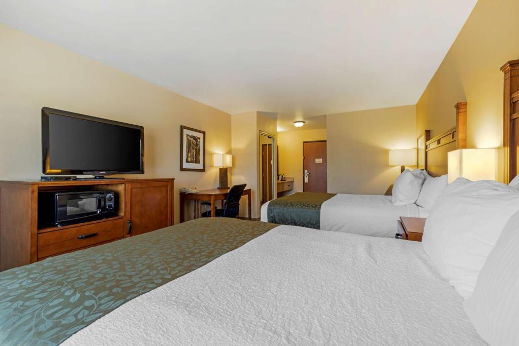 Queen Room with Two Queen Beds – Pet-FriendlyNon-Smoking