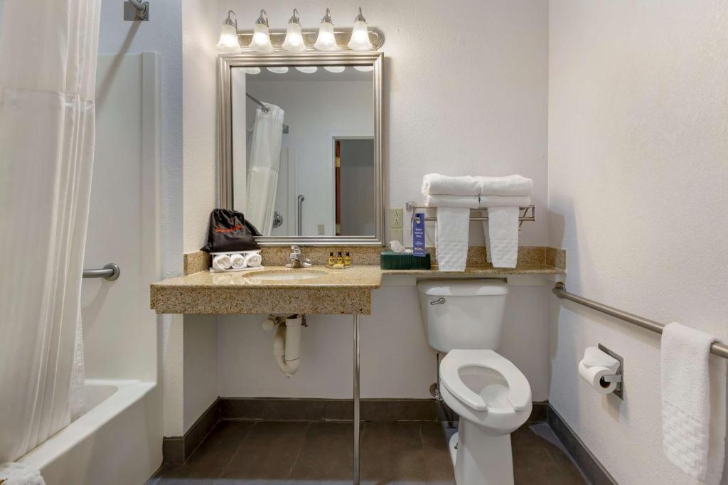 King Room with Bathtub – Mobility AccessibleNon-Smoking