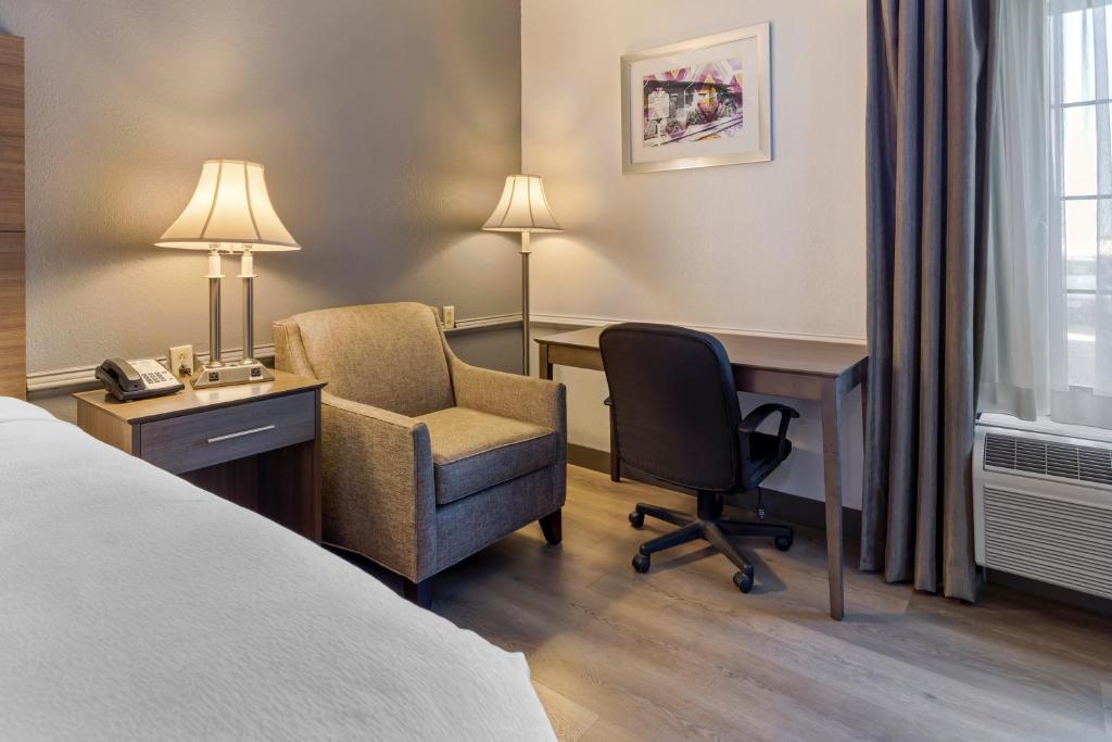 King Room with Bathtub – Mobility AccessibleNon-Smoking