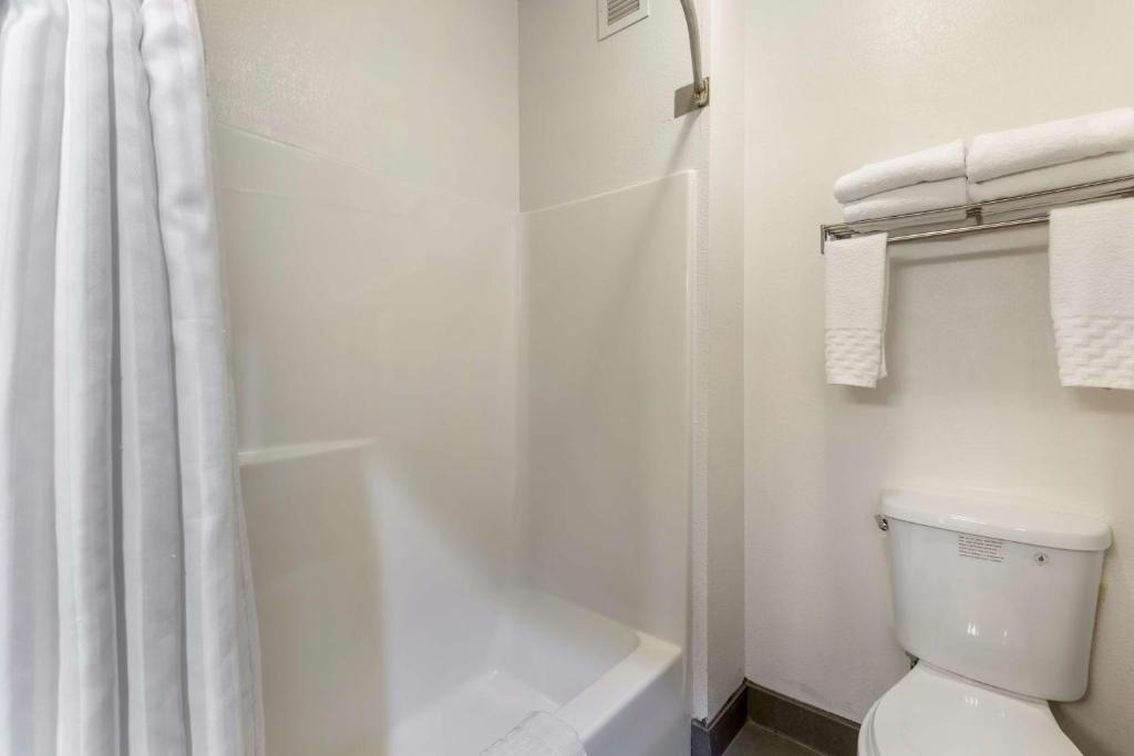 King Suite with Three King Beds and Sofa Bed – Non-Smoking