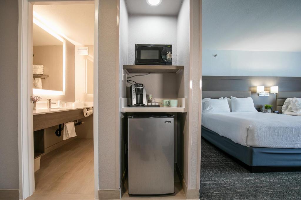 Queen Room with Two Queen Beds and Communication Assitance