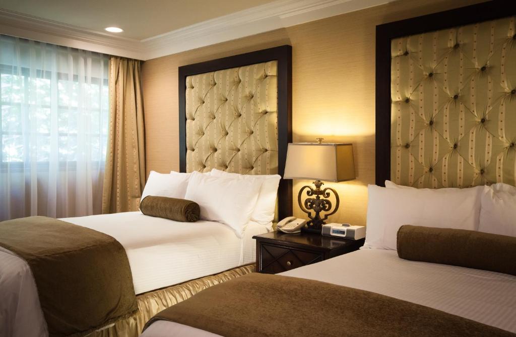 Double Room with 2 Double Beds – Non-Smoking