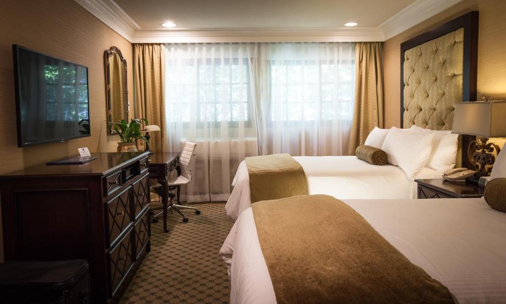 Double Room with 2 Double Beds – Non-Smoking