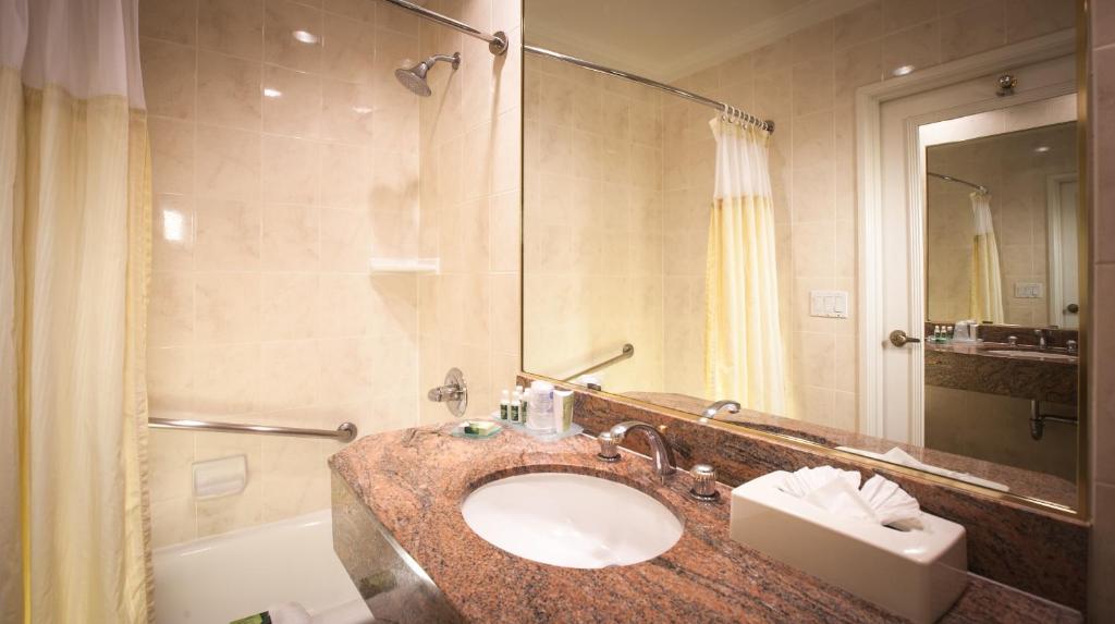 Double Room with 2 Double Beds – Non-Smoking