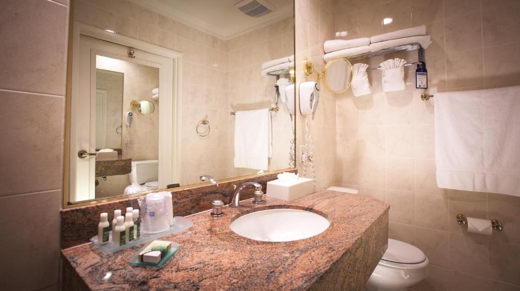 Double Room with 2 Double Beds – Non-Smoking