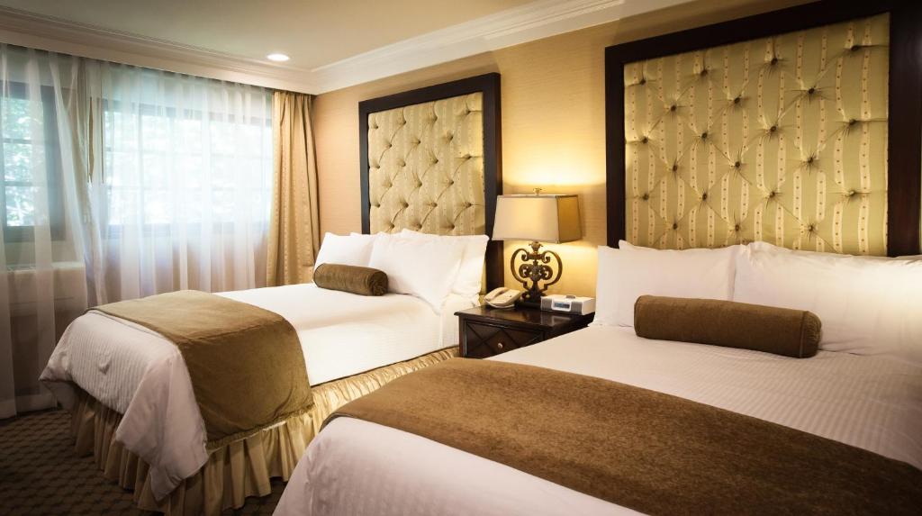 Double Room with 2 Double Beds – Non-Smoking