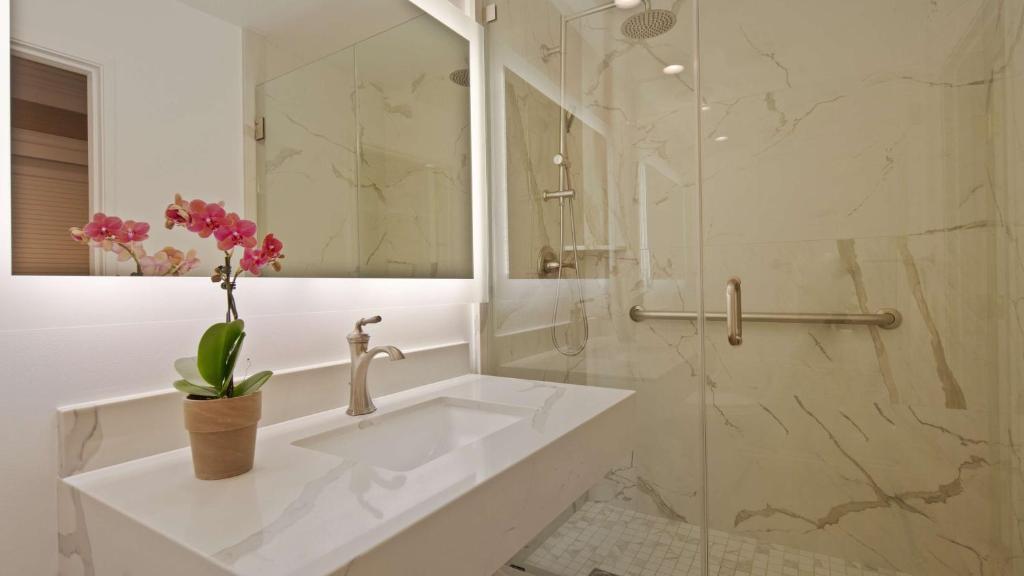 Double Room with 2 Double Beds – Non-Smoking