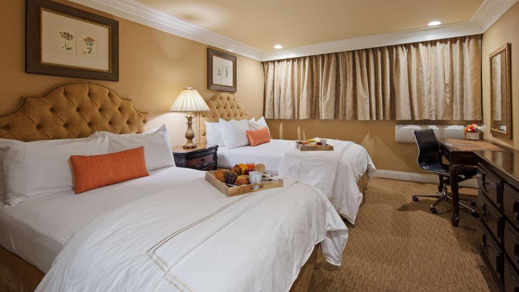 Double Room with 2 Double Beds – Non-Smoking