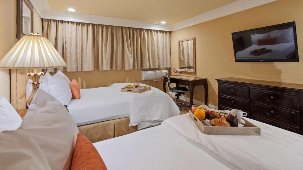 Double Room with 2 Double Beds – Non-Smoking