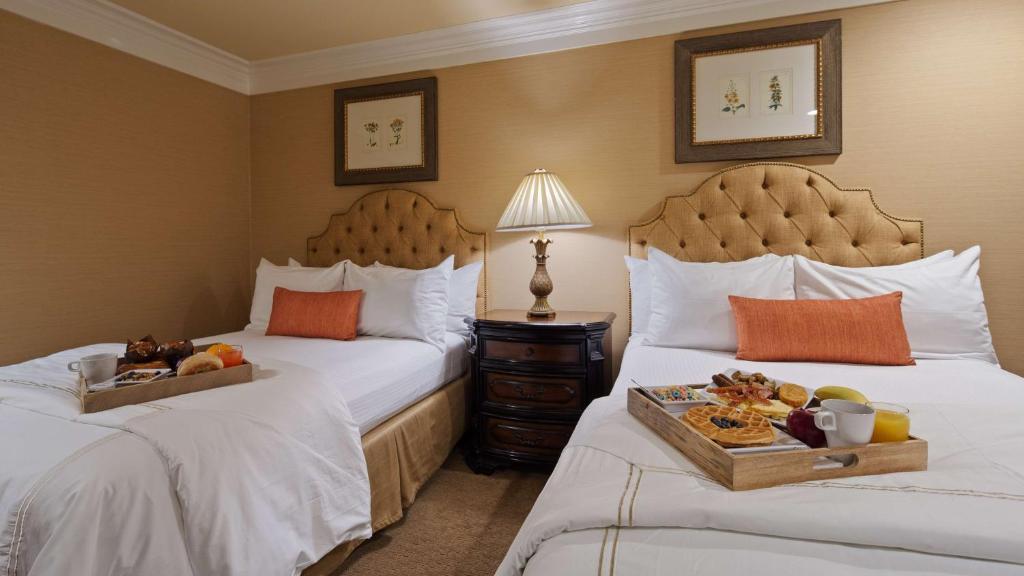 Double Room with 2 Double Beds – Non-Smoking