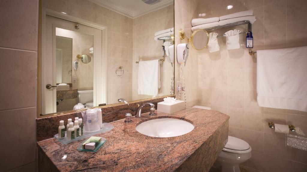 Queen Room with Two Queen Beds – Non-Smoking