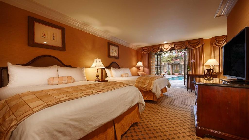 Queen Room with Two Queen Beds – Non-Smoking